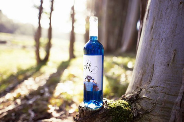 還記得藍(lán)色葡萄酒嗎？現(xiàn)在廠家把彩虹顏色都集齊了